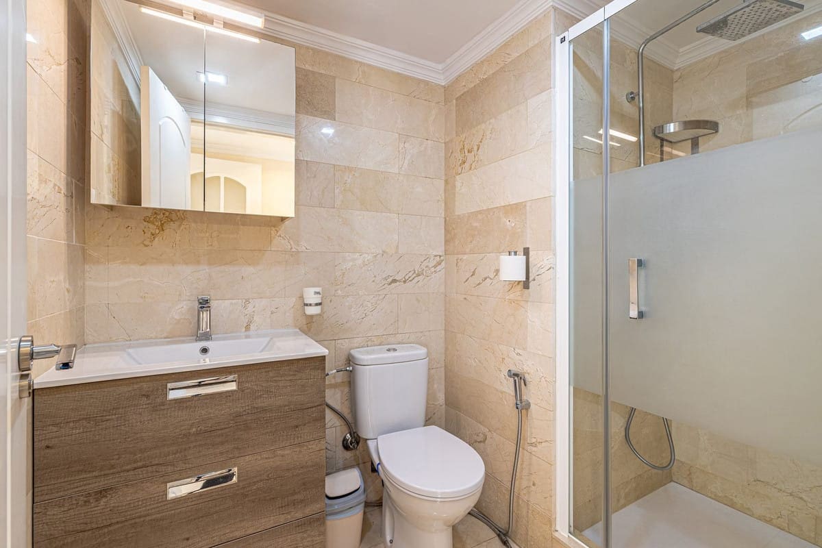 3 bedroom Apartment for sale in Marbella with pool - € 600,000 (Ref: 9382526)