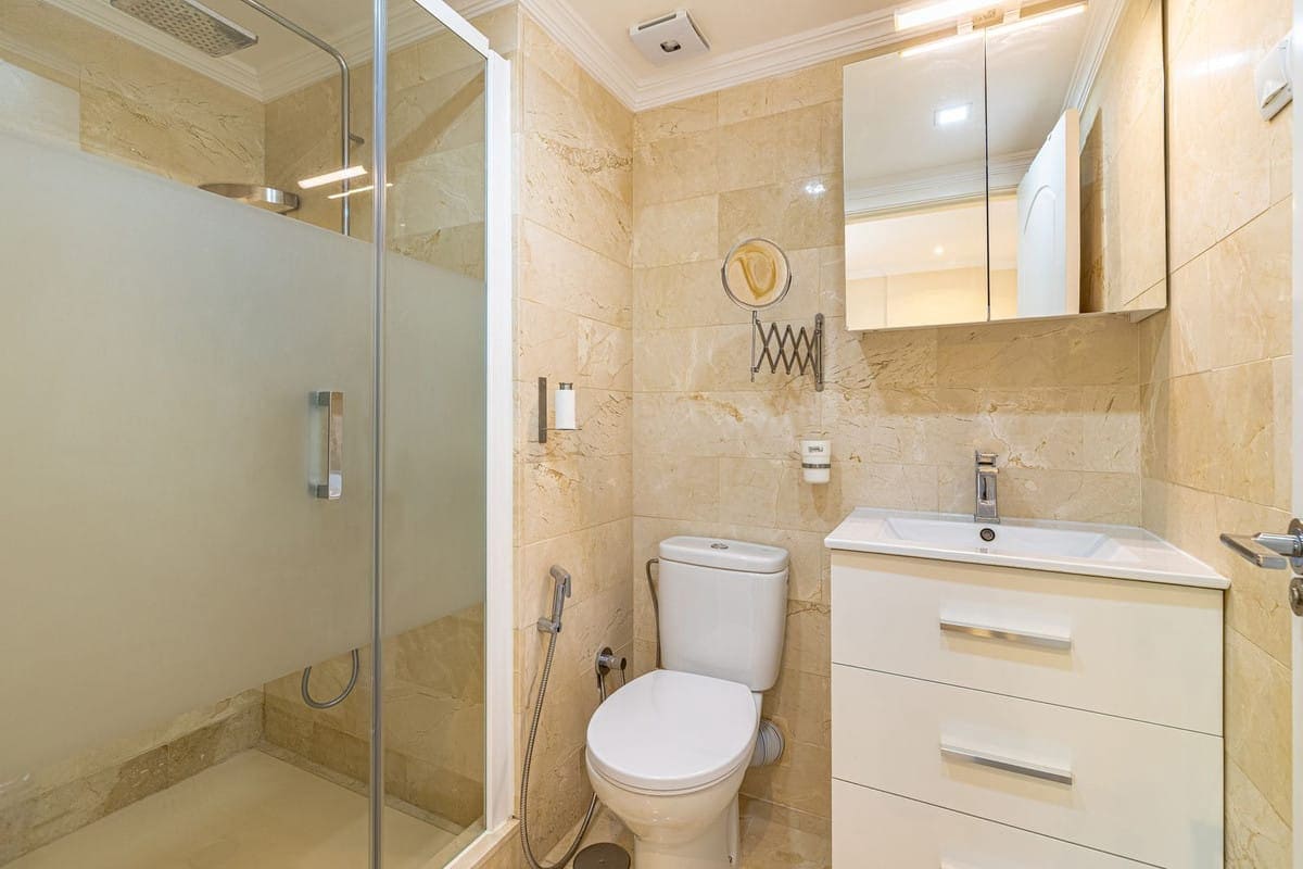 3 bedroom Apartment for sale in Marbella with pool - € 600,000 (Ref: 9382526)