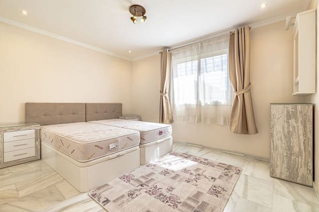 3 bedroom Apartment for sale in Marbella with pool - € 600,000 (Ref: 9382526)