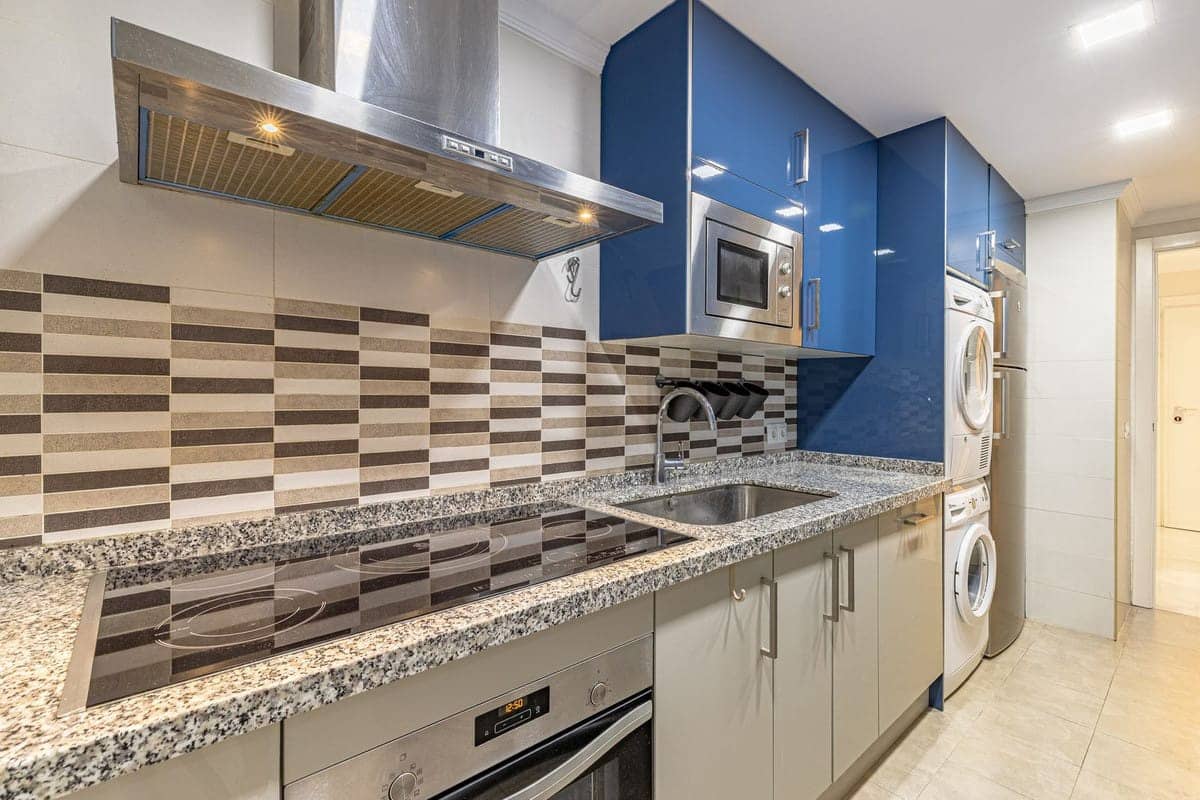 3 bedroom Apartment for sale in Marbella with pool - € 600,000 (Ref: 9382526)