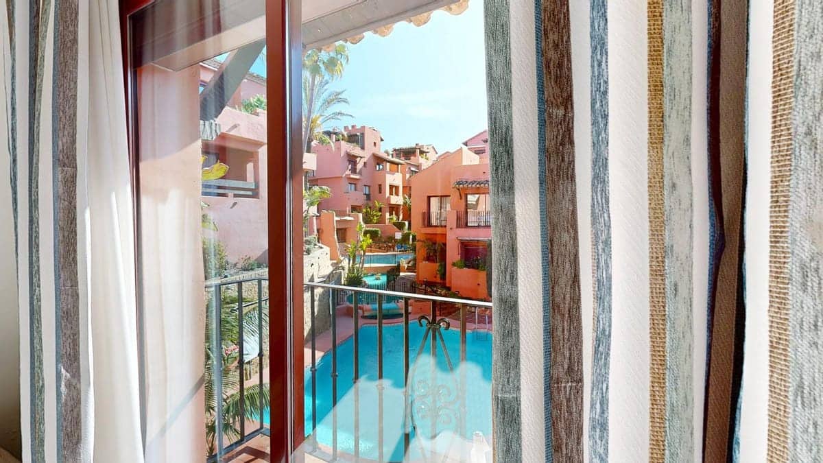 3 bedroom Apartment for sale in Marbella with pool - € 590,000 (Ref: 9382528)
