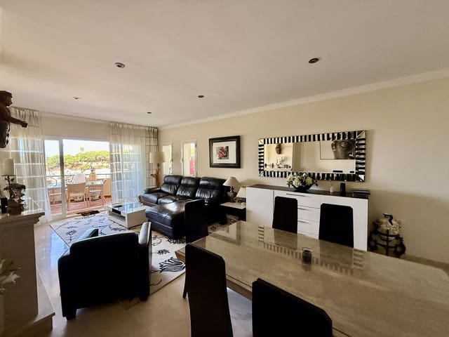 2 soveværelse Lejlighed til salg i Elviria, Marbella med swimmingpool - € 450.000 (Ref: 9382532)