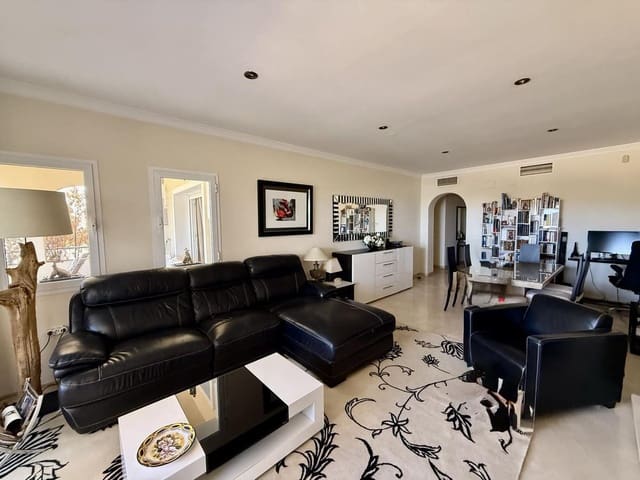 2 soveværelse Lejlighed til salg i Elviria, Marbella med swimmingpool - € 450.000 (Ref: 9382532)