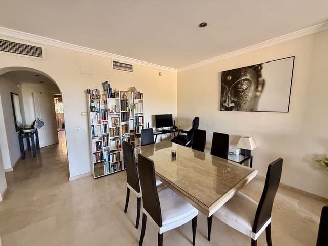 2 soveværelse Lejlighed til salg i Elviria, Marbella med swimmingpool - € 450.000 (Ref: 9382532)