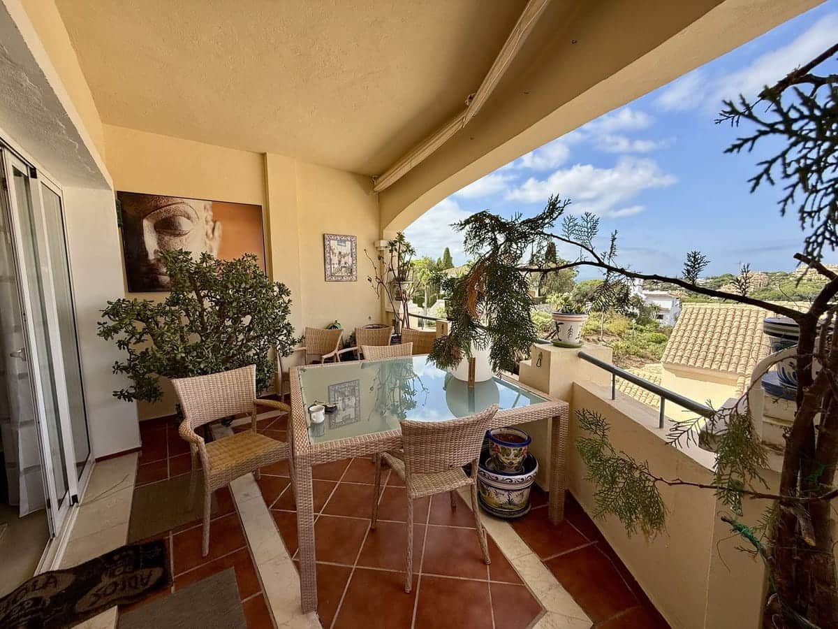 2 bedroom Apartment for sale in Elviria with pool - € 450,000 (Ref: 9382532)