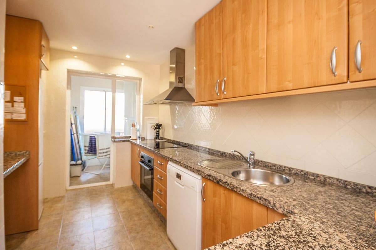 2 bedroom Apartment for sale in Elviria with pool - € 435,000 (Ref: 9382534)