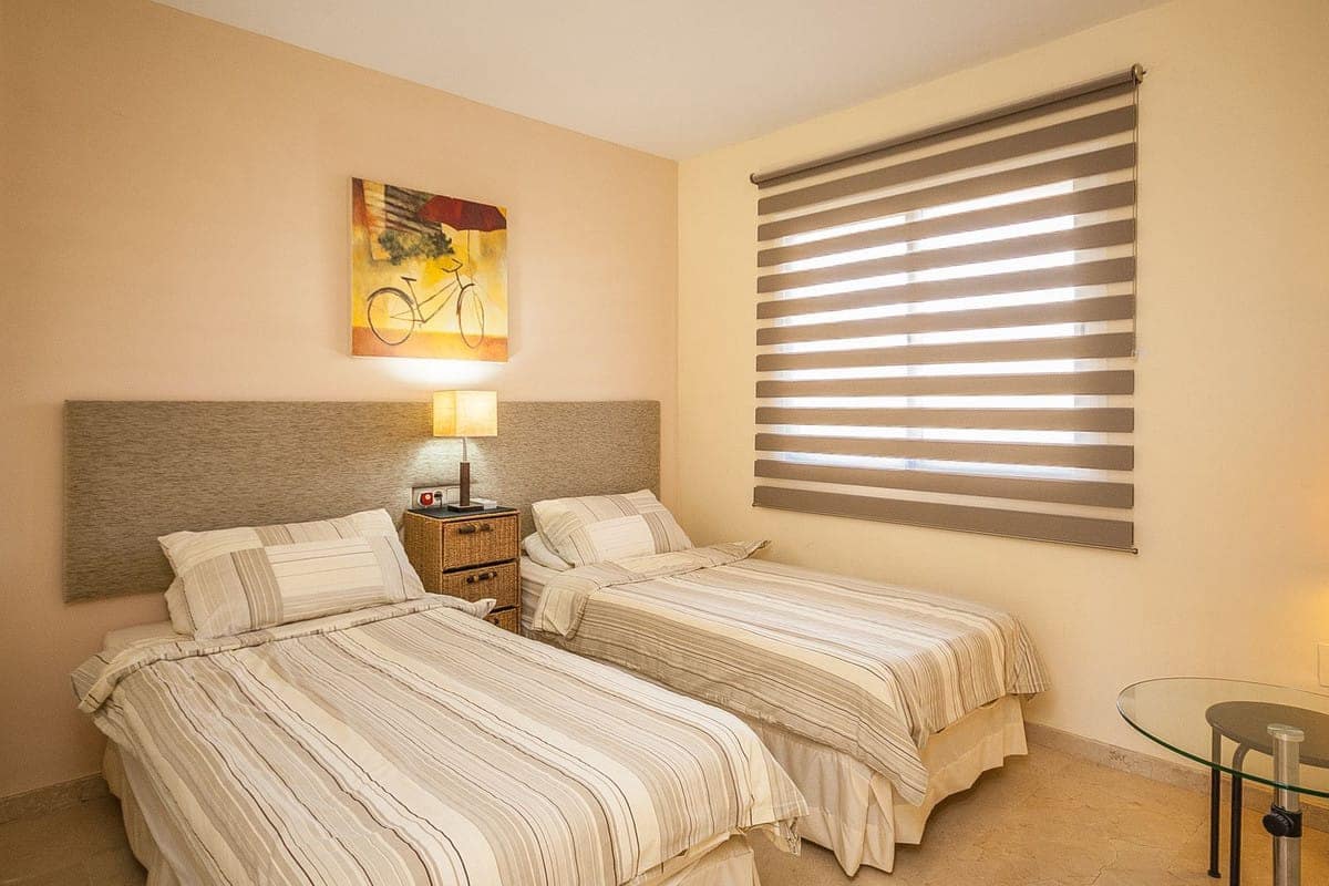 2 bedroom Apartment for sale in Elviria with pool - € 435,000 (Ref: 9382534)