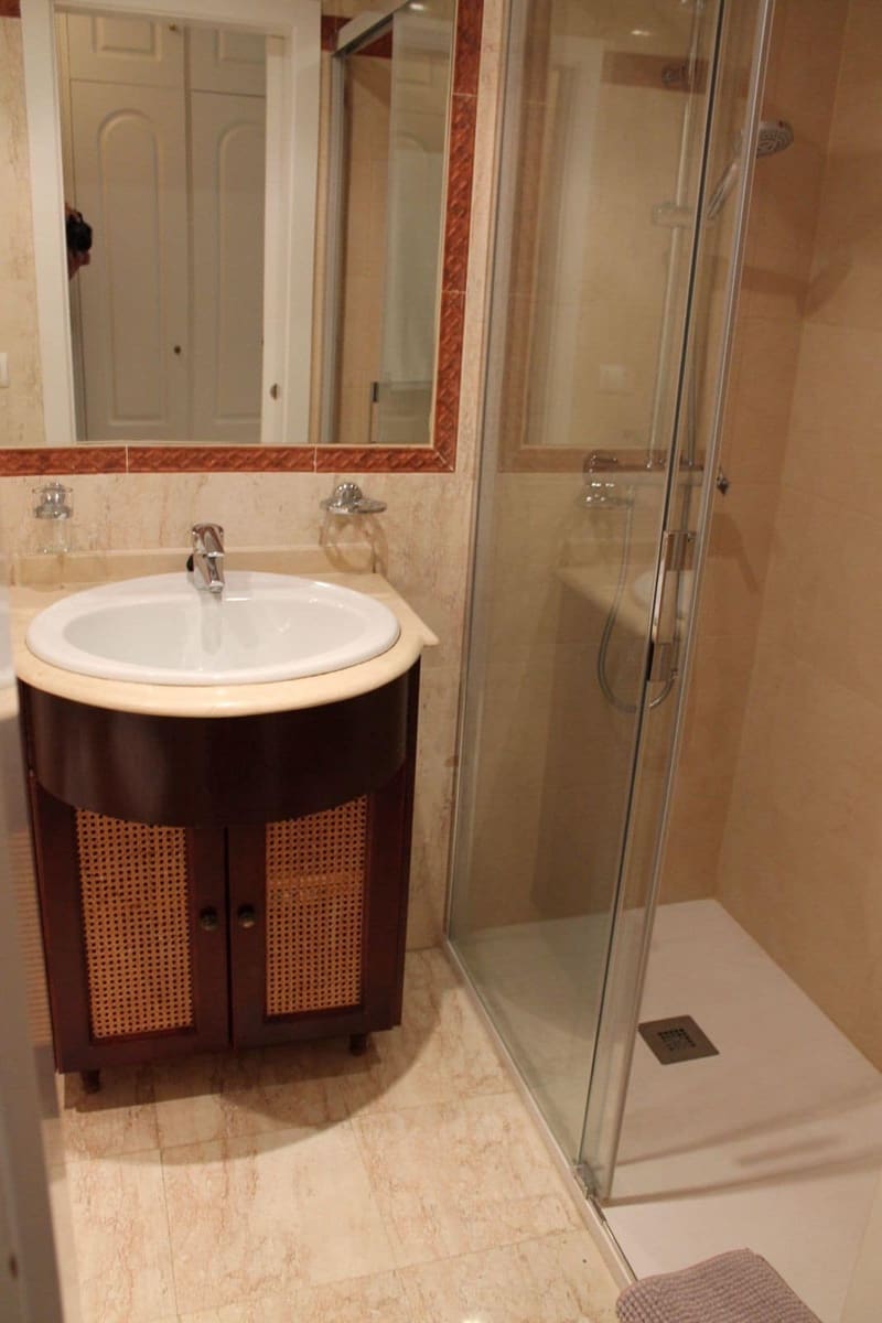 2 bedroom Apartment for sale in Elviria with pool - € 425,000 (Ref: 9382535)