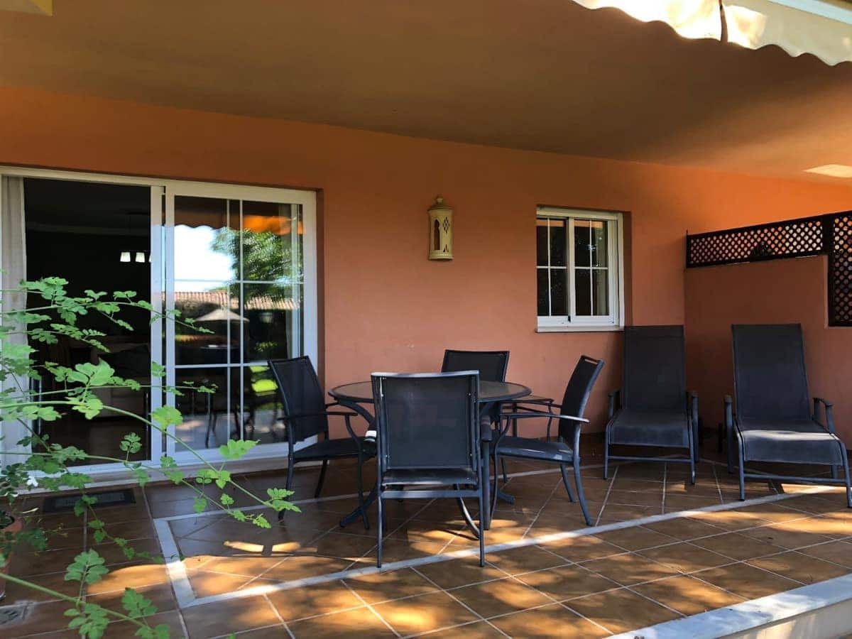 2 bedroom Apartment for sale in Elviria with pool - € 425,000 (Ref: 9382535)