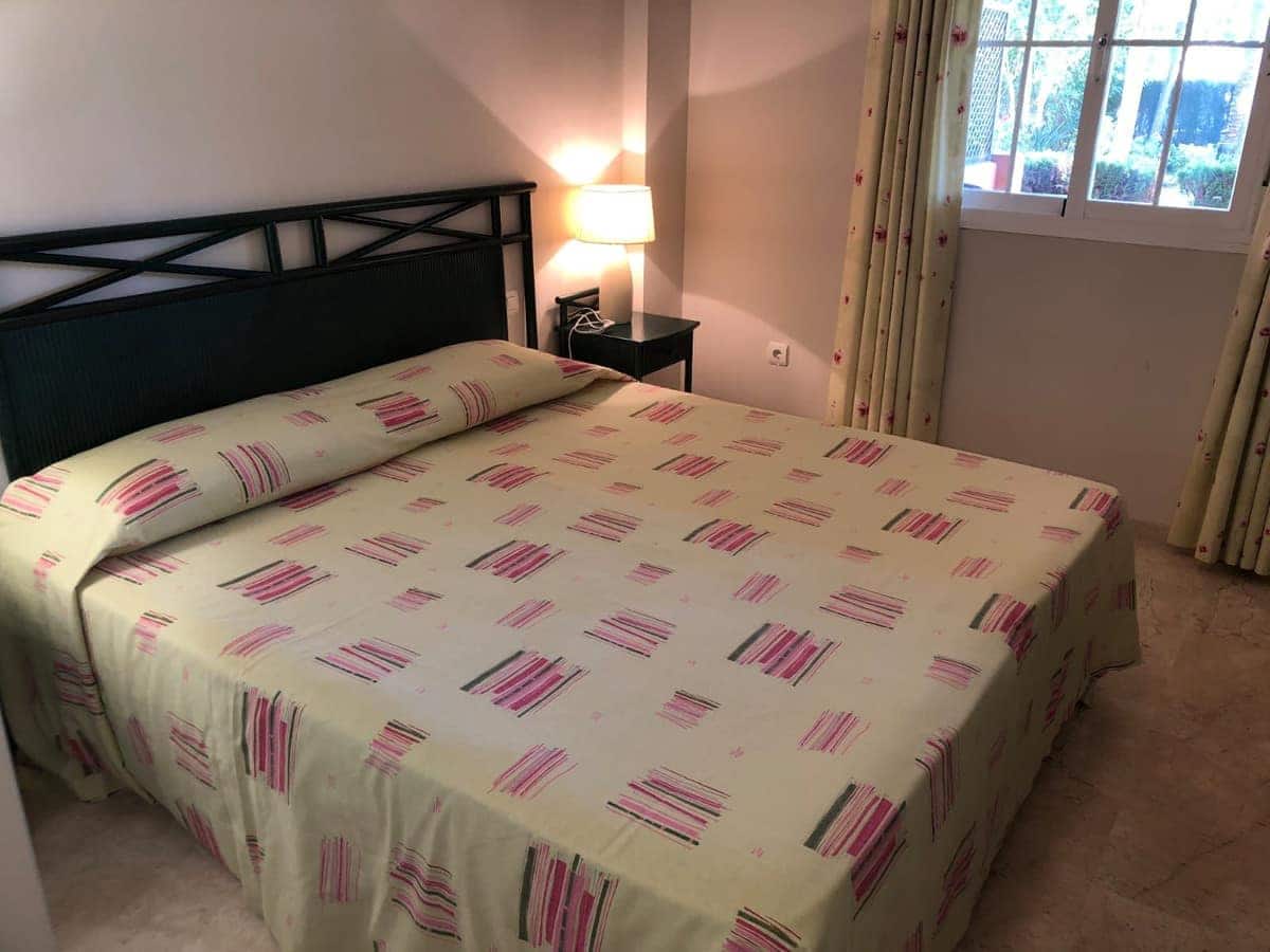 2 bedroom Apartment for sale in Elviria with pool - € 425,000 (Ref: 9382535)