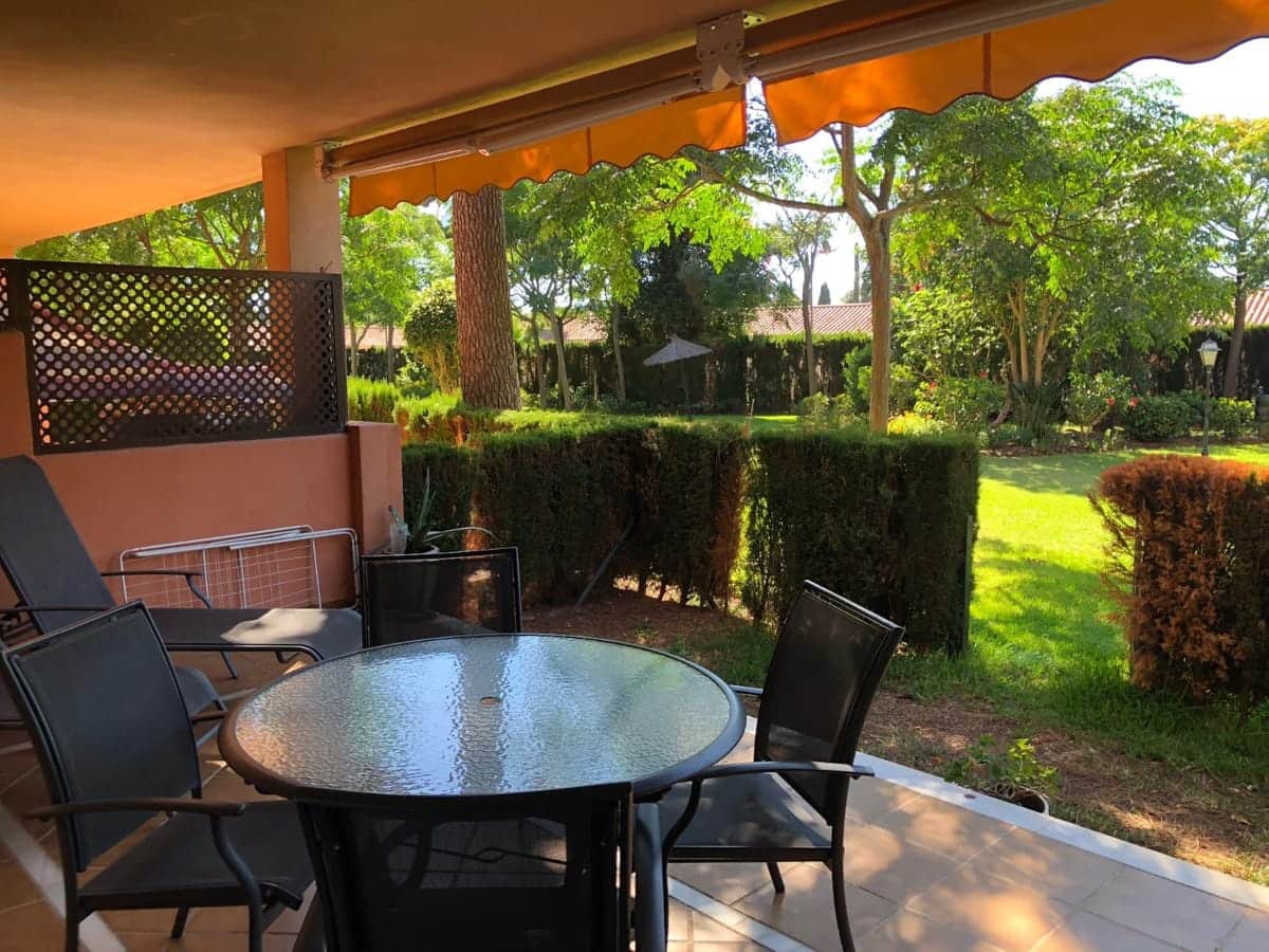 2 bedroom Apartment for sale in Elviria with pool - € 425,000 (Ref: 9382535)