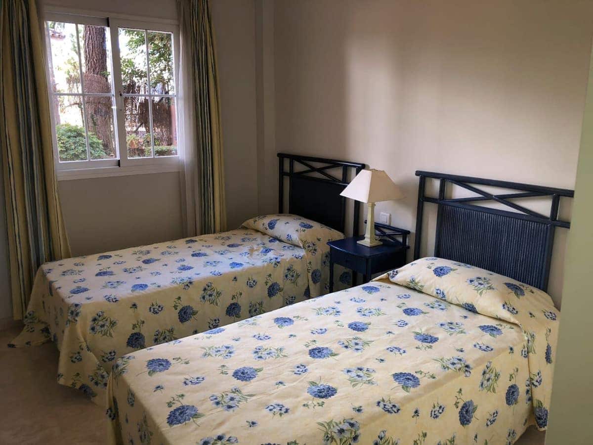 2 bedroom Apartment for sale in Elviria with pool - € 425,000 (Ref: 9382535)