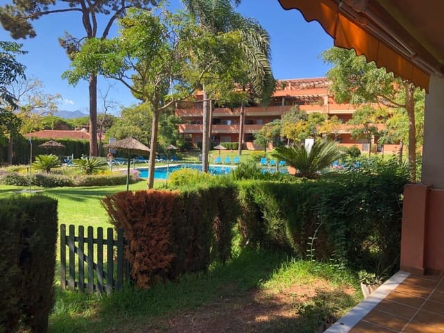 2 soveværelse Lejlighed til salg i Elviria, Marbella med swimmingpool - € 425.000 (Ref: 9382535)