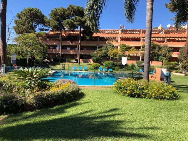 2 soveværelse Lejlighed til salg i Elviria, Marbella med swimmingpool - € 425.000 (Ref: 9382535)