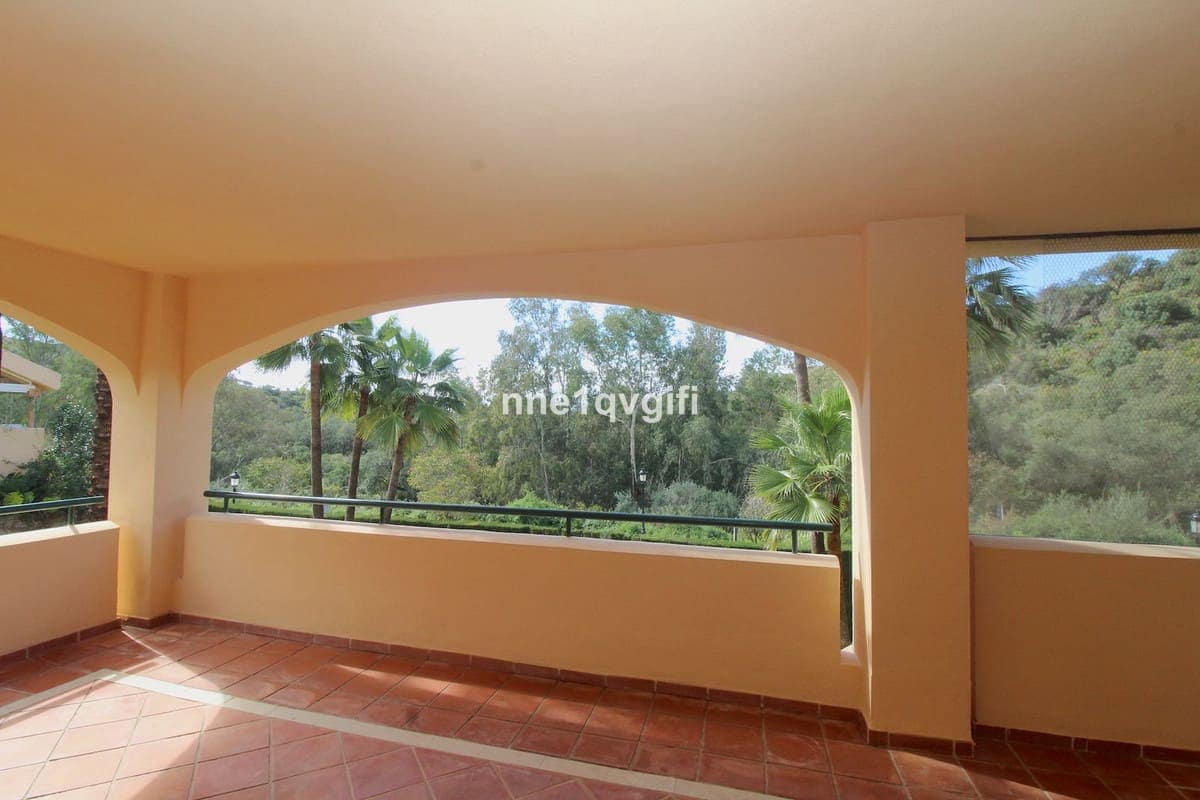 3 bedroom Apartment for sale in Elviria with pool - € 425,000 (Ref: 9382537)