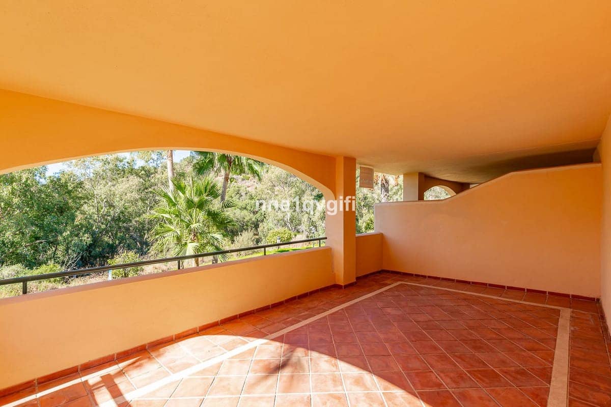 3 bedroom Apartment for sale in Elviria with pool - € 425,000 (Ref: 9382537)