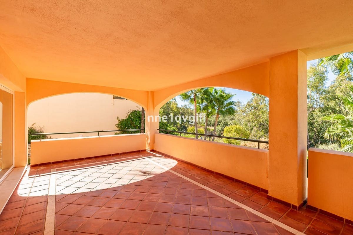 3 bedroom Apartment for sale in Elviria with pool - € 425,000 (Ref: 9382537)