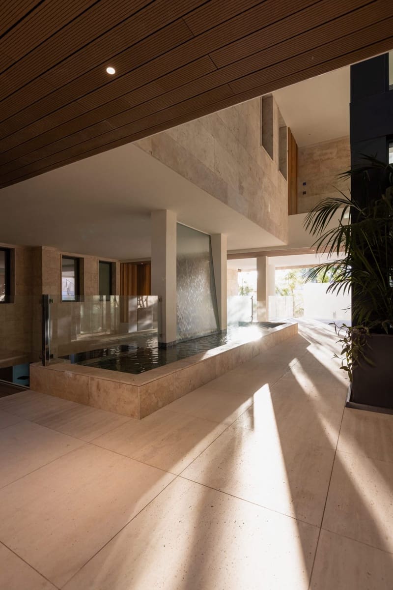 2 sypialnia Apartament na sprzedaż w Estepona z basenem - 2 310 000 € (Ref: 9497009)