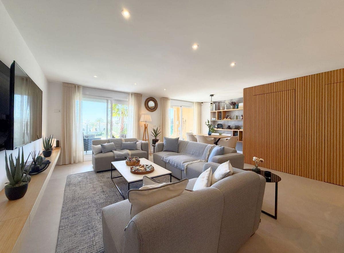 3 soverom Kjedet enebolig til salgs i Estepona med svømmebasseng - € 599 000 (Ref: 9530206)