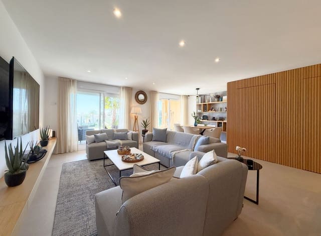 3 soverom Kjedet enebolig til salgs i Estepona med svømmebasseng - € 599 000 (Ref: 9530206)