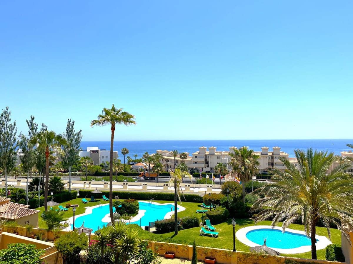 3 soverom Kjedet enebolig til salgs i Estepona med svømmebasseng - € 599 000 (Ref: 9530206)