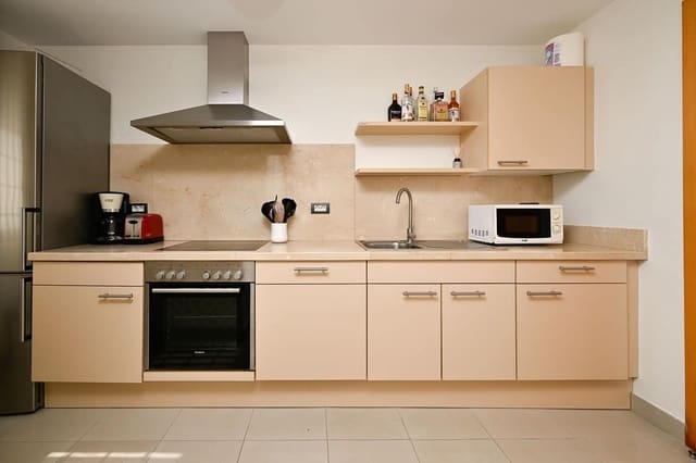 3 quarto Moradia Geminada para venda em Estepona com piscina - 595 000 € (Ref: 9530207)