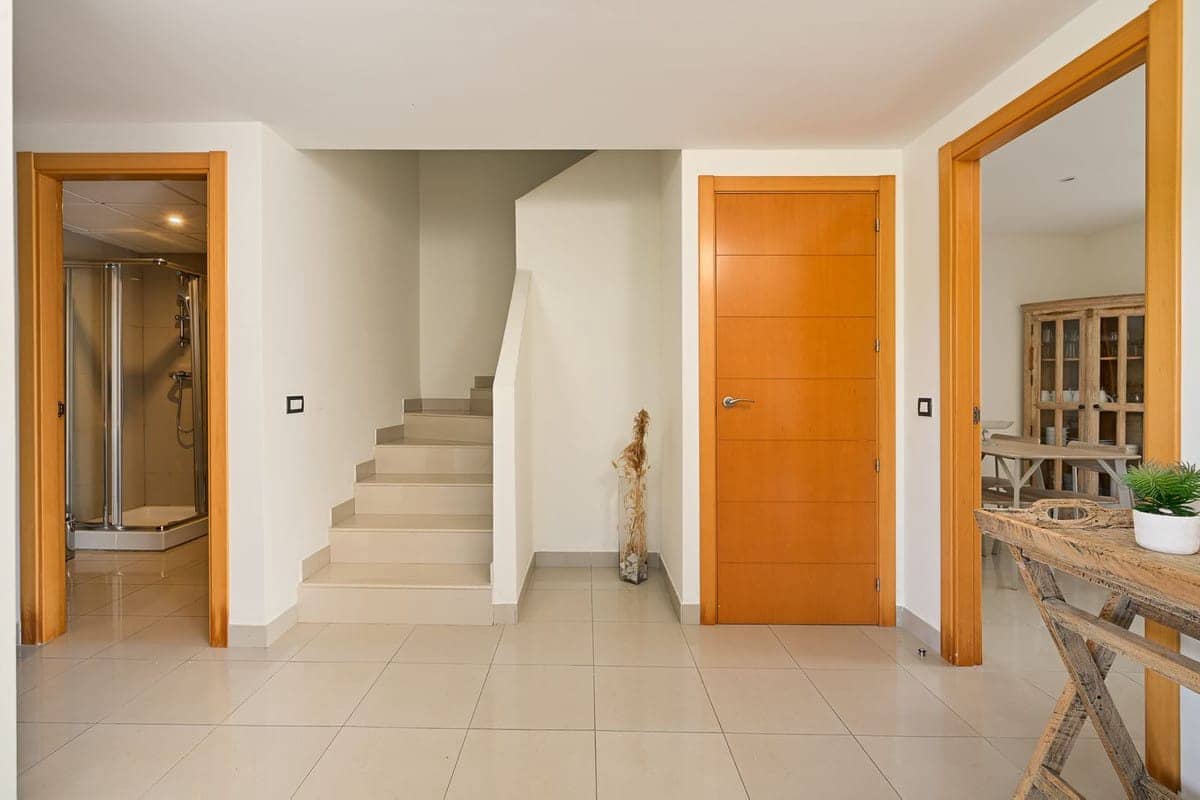 3 quarto Moradia Geminada para venda em Estepona com piscina - 595 000 € (Ref: 9530207)