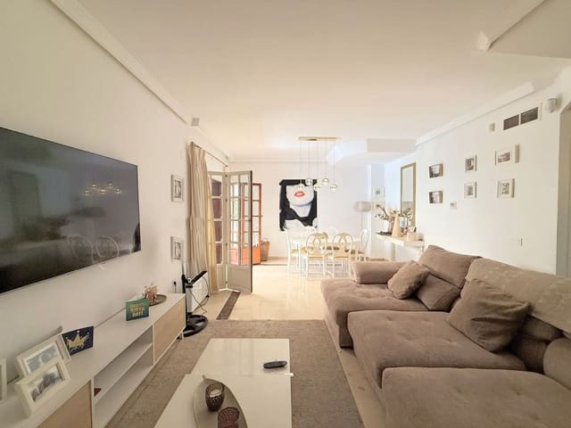 3 bedroom Townhouse for sale in Estepona with pool - € 580,000 (Ref: 9530209)