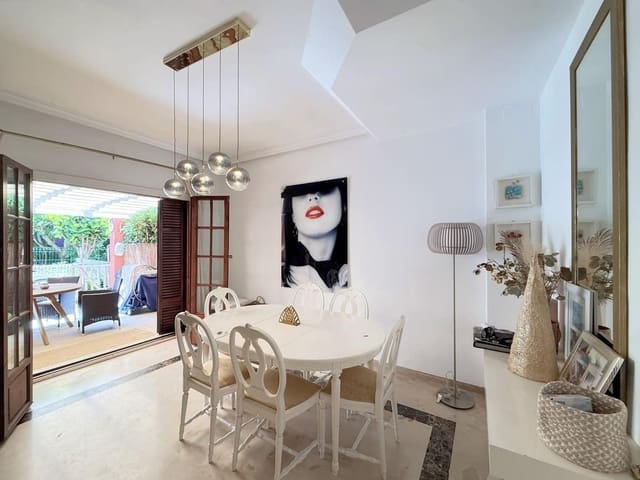 3 bedroom Townhouse for sale in Estepona with pool - € 580,000 (Ref: 9530209)