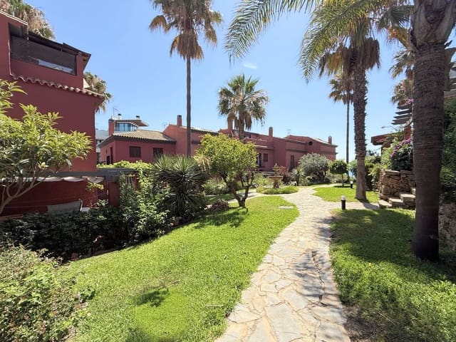 3 bedroom Townhouse for sale in Estepona with pool - € 580,000 (Ref: 9530209)