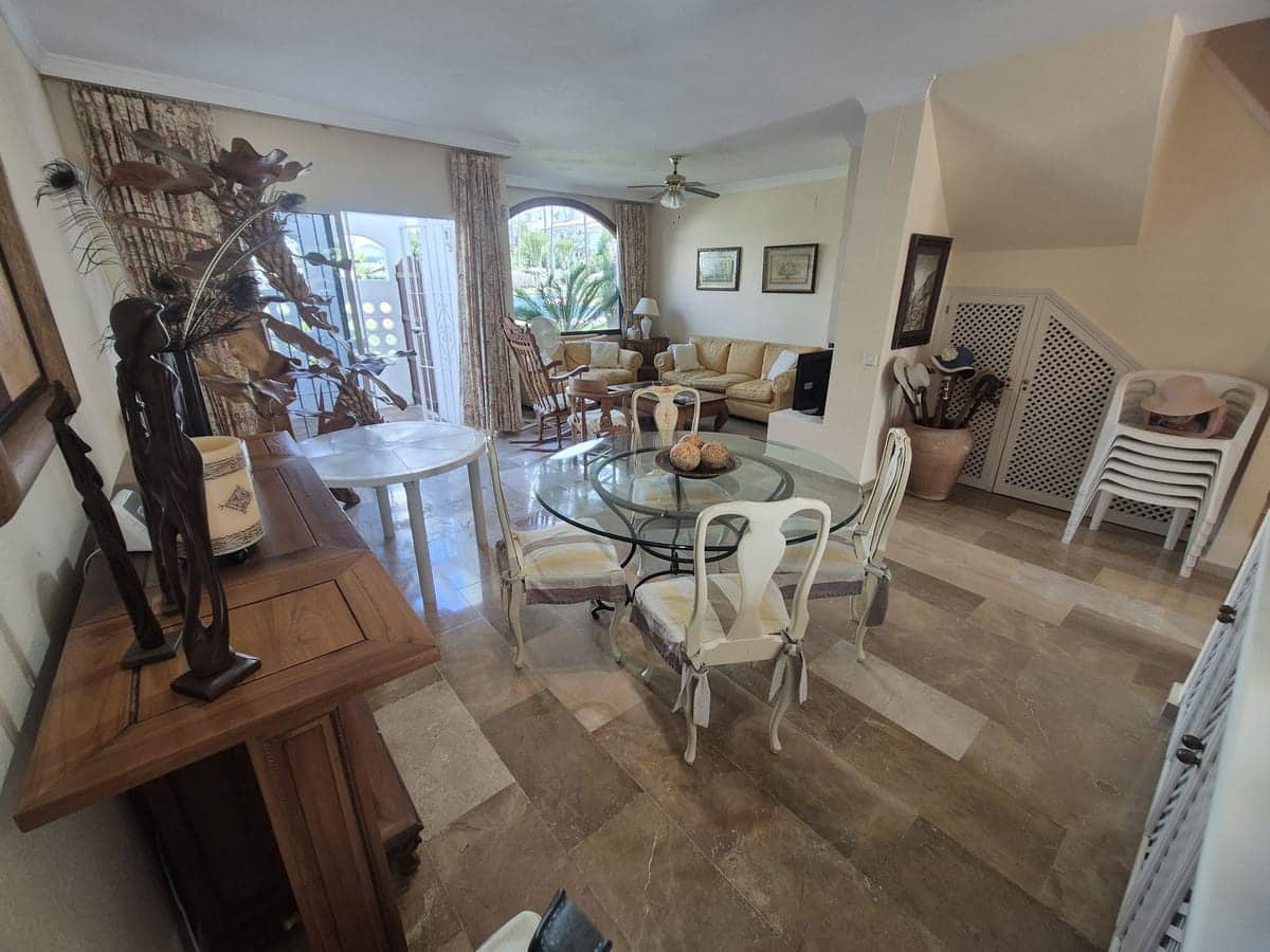 4 soverom Kjedet enebolig til salgs i Guadalmina med svømmebasseng - € 570 000 (Ref: 9530211)