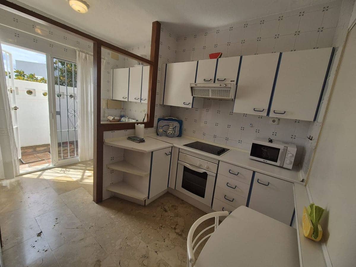 4 soverom Kjedet enebolig til salgs i Guadalmina med svømmebasseng - € 570 000 (Ref: 9530211)