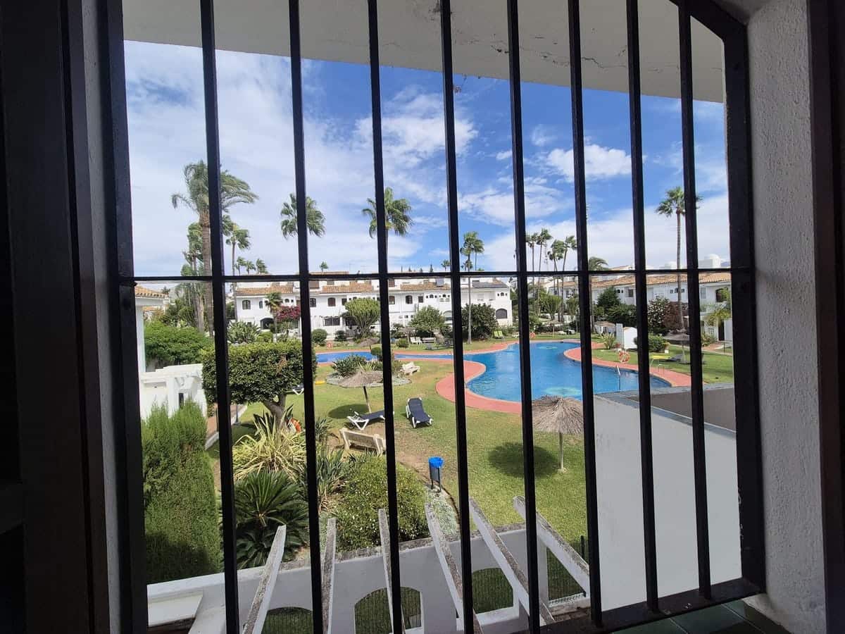 4 soverom Kjedet enebolig til salgs i Guadalmina med svømmebasseng - € 570 000 (Ref: 9530211)