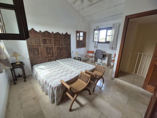 4 soverom Kjedet enebolig til salgs i Guadalmina Baja, Marbella med svømmebasseng - € 570 000 (Ref: 9530211)