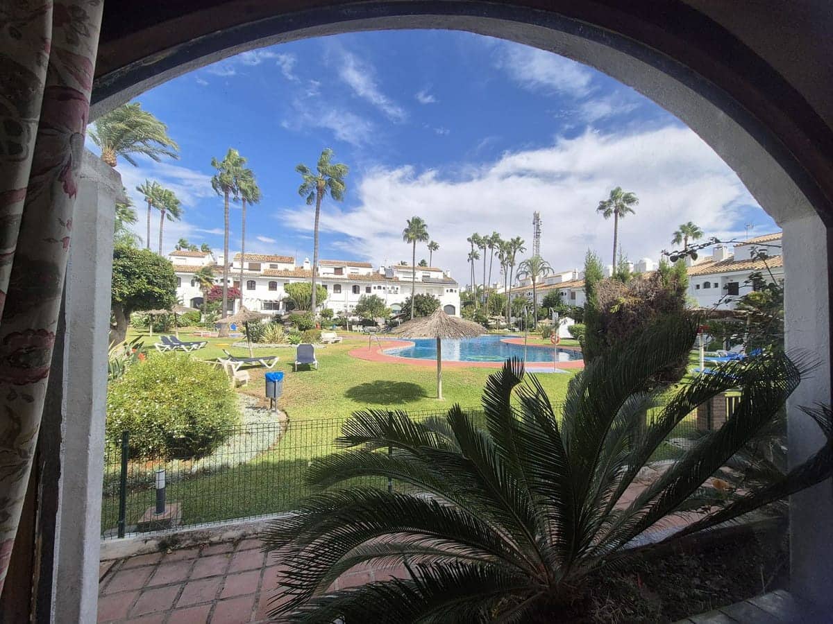 4 soverom Kjedet enebolig til salgs i Guadalmina med svømmebasseng - € 570 000 (Ref: 9530211)