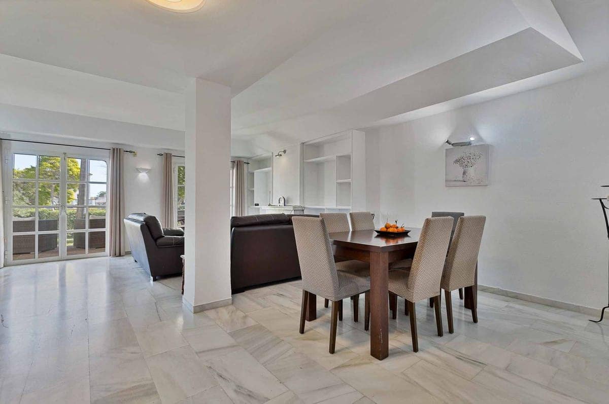 4 camera da letto Villetta Bifamiliare in vendita in New Golden Mile con piscina - 560.000 € (Rif: 9530212)