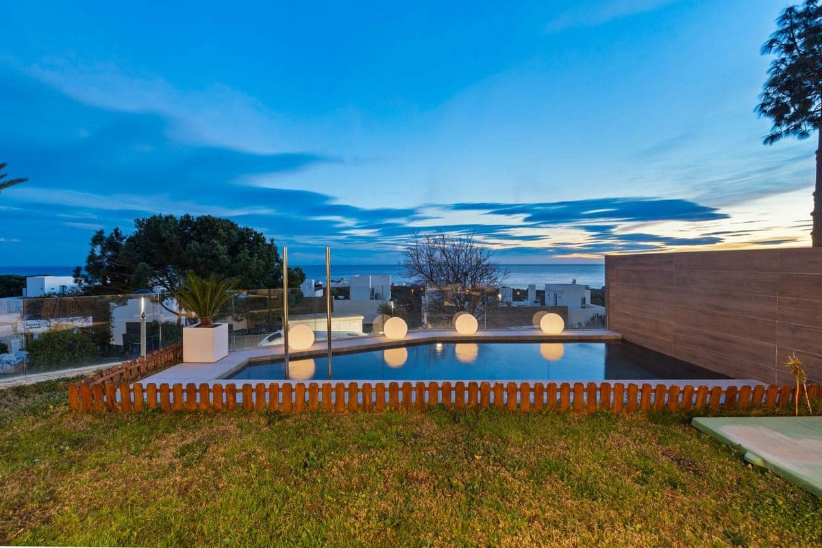 3 soveværelse Lejlighed til salg i Cabopino med swimmingpool - € 1.150.000 (Ref: 9615395)