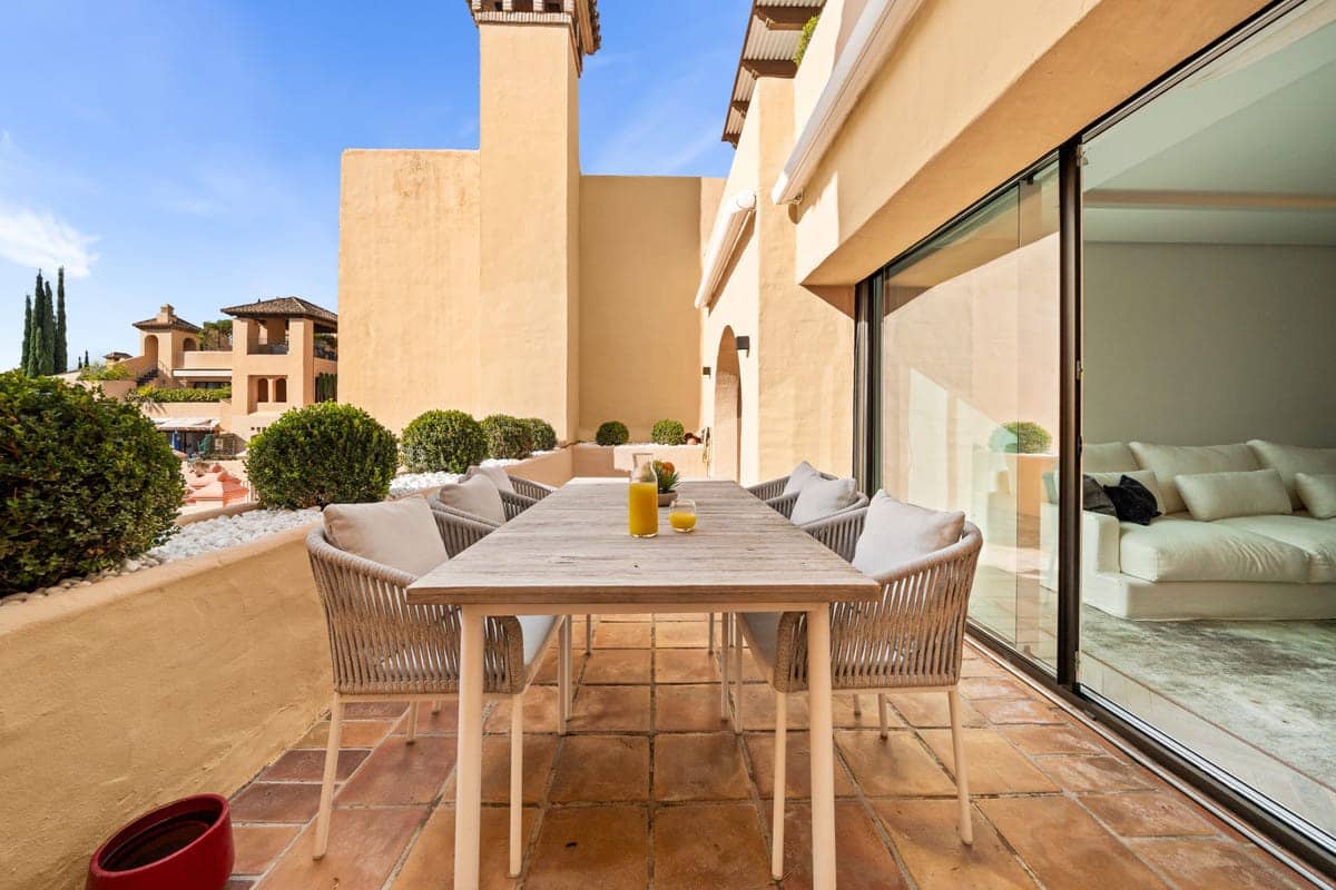 3 slaapkamer Appartement te koop in Benahavis met zwembad - € 925.000 (Ref: 9615396)