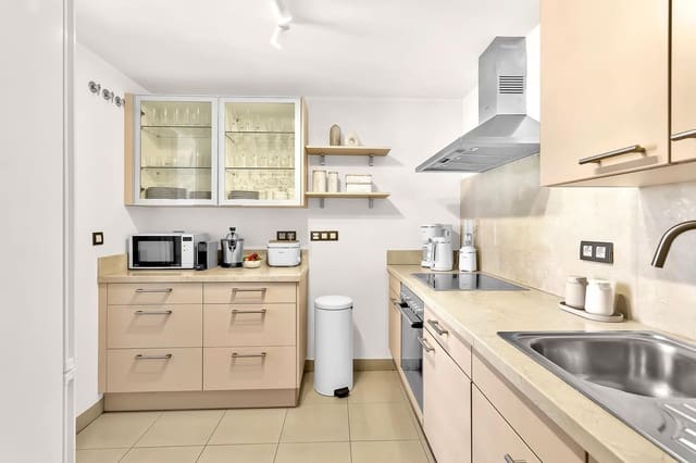 Apartamento de 3 habitaciones en El Paraiso, Estepona en venta con piscina - 639.000 € (Ref: 9615403)