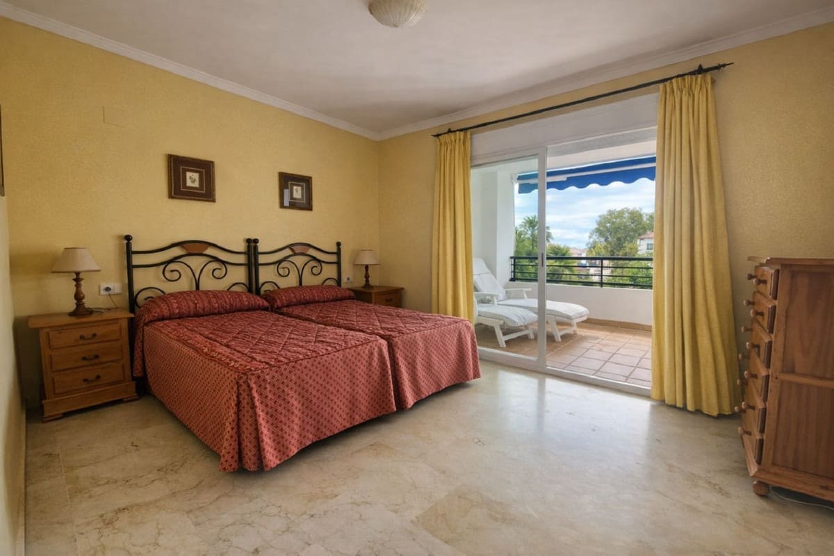 2 bedroom Apartment for sale in Puerto Banus with pool - € 625,000 (Ref: 9615404)