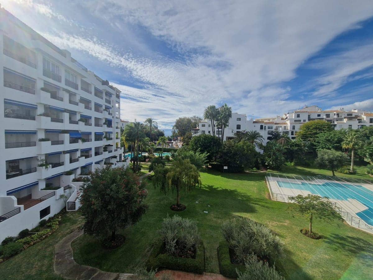 2 bedroom Apartment for sale in Puerto Banus with pool - € 625,000 (Ref: 9615404)