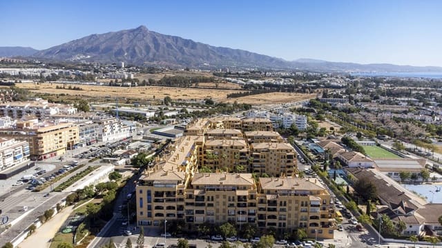 2 bedroom Apartment for sale in San Pedro de Alcantara, Marbella with pool - € 580,000 (Ref: 9615406)