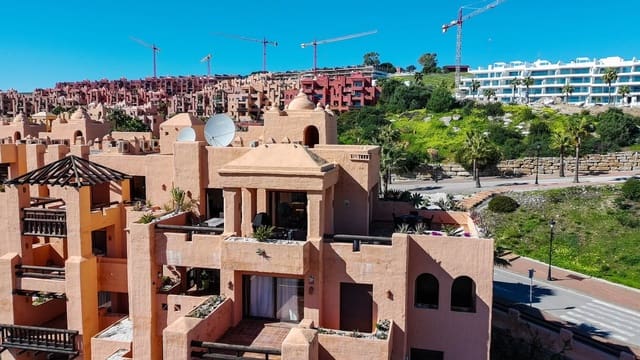 3 bedroom Apartment for sale in La Duquesa / Puerto de la Duquesa, Manilva with pool - € 495,000 (Ref: 9615409)