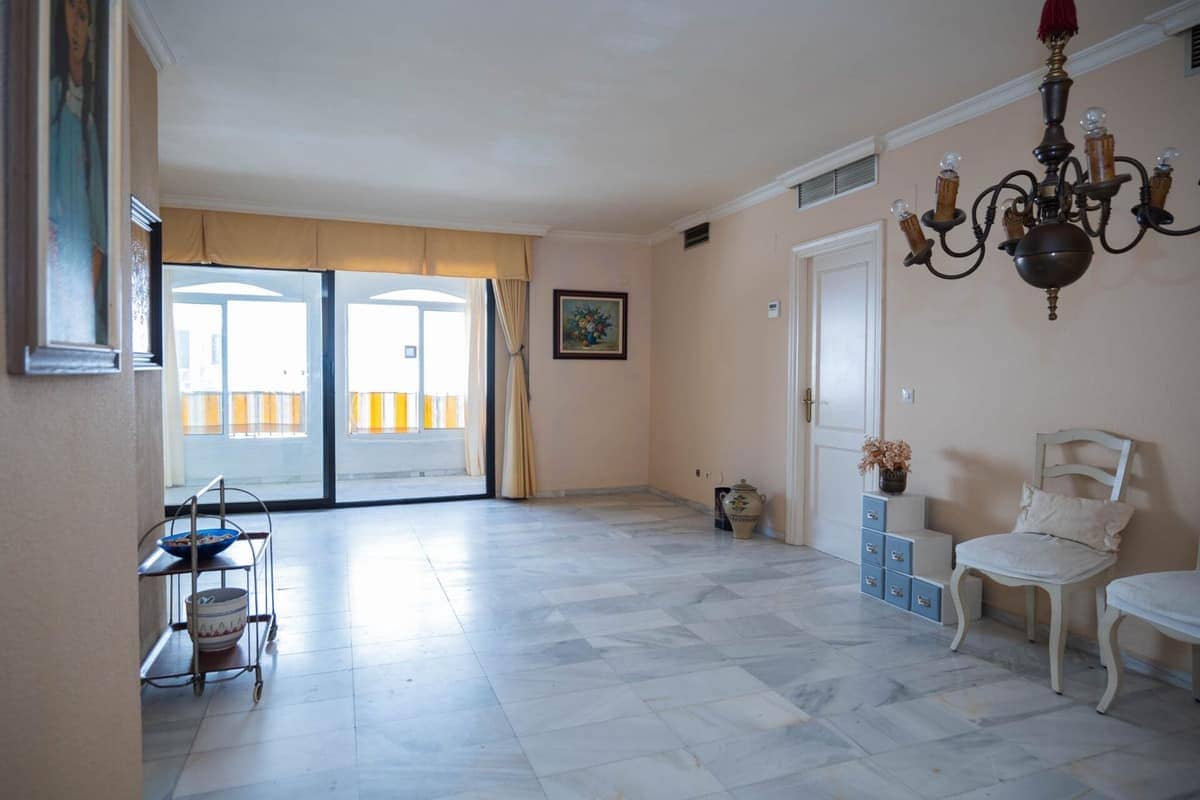 2 slaapkamer Appartement te koop in Marbella - € 490.000 (Ref: 9615411)