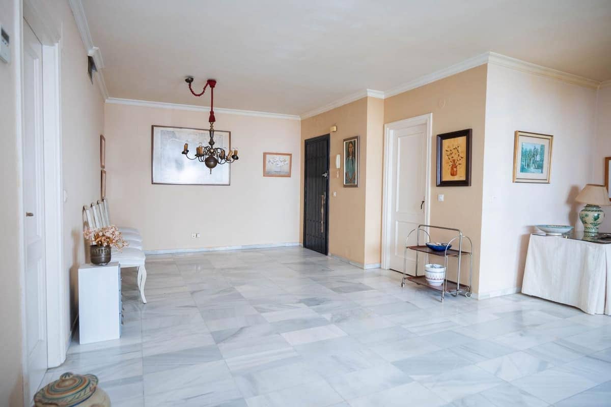 2 slaapkamer Appartement te koop in Marbella - € 490.000 (Ref: 9615411)