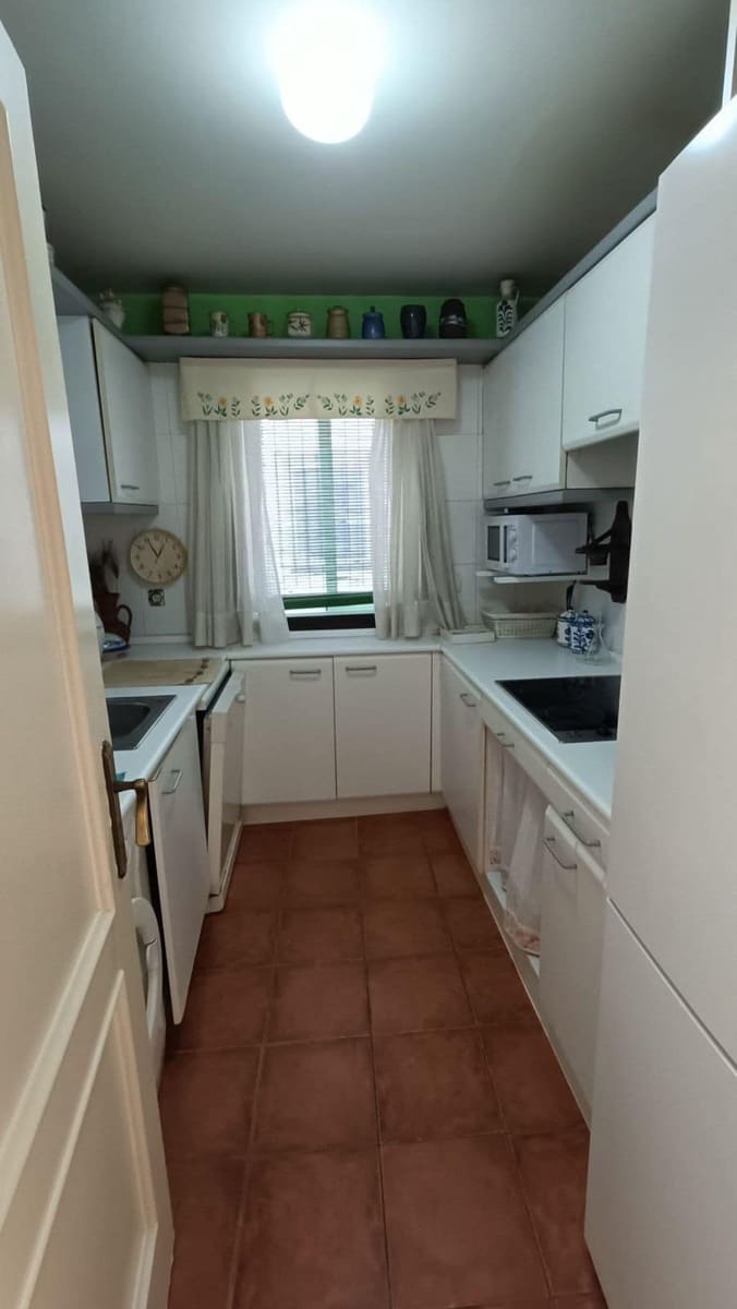 2 slaapkamer Appartement te koop in Puerto Banus met zwembad - € 490.000 (Ref: 9615412)