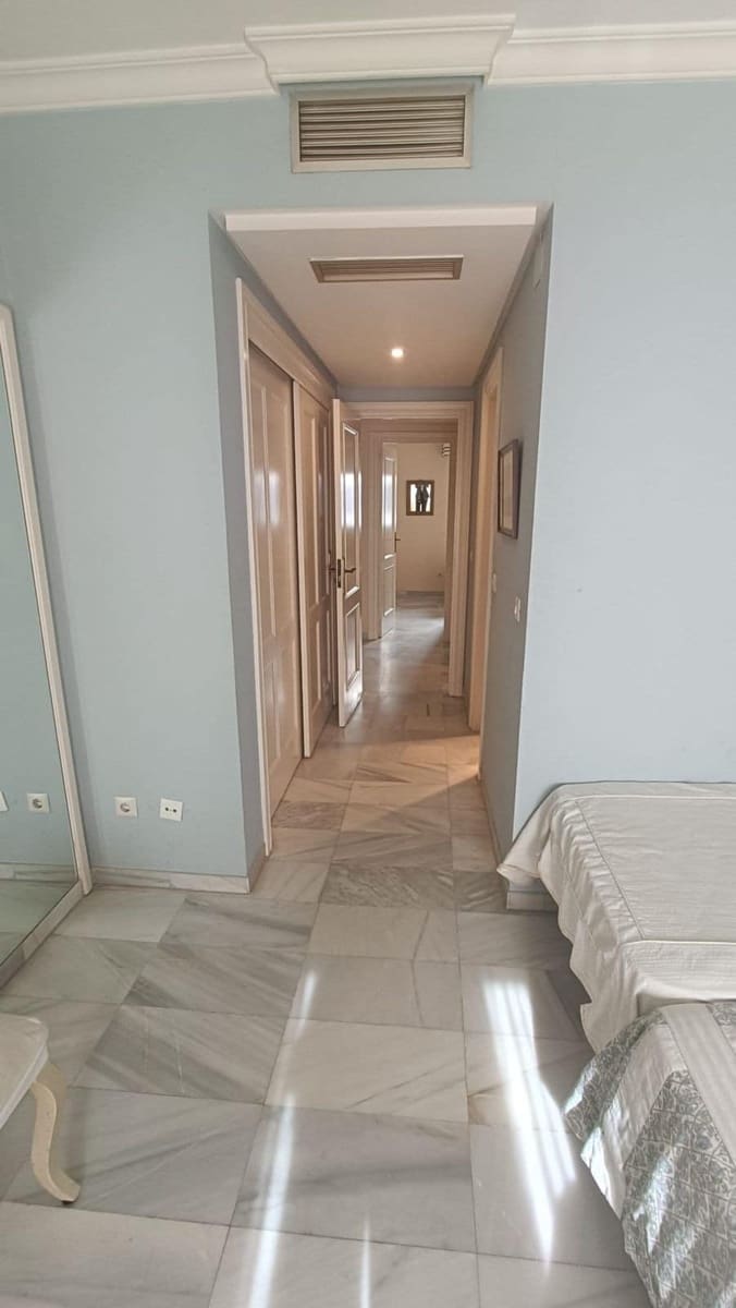 2 slaapkamer Appartement te koop in Puerto Banus met zwembad - € 490.000 (Ref: 9615412)