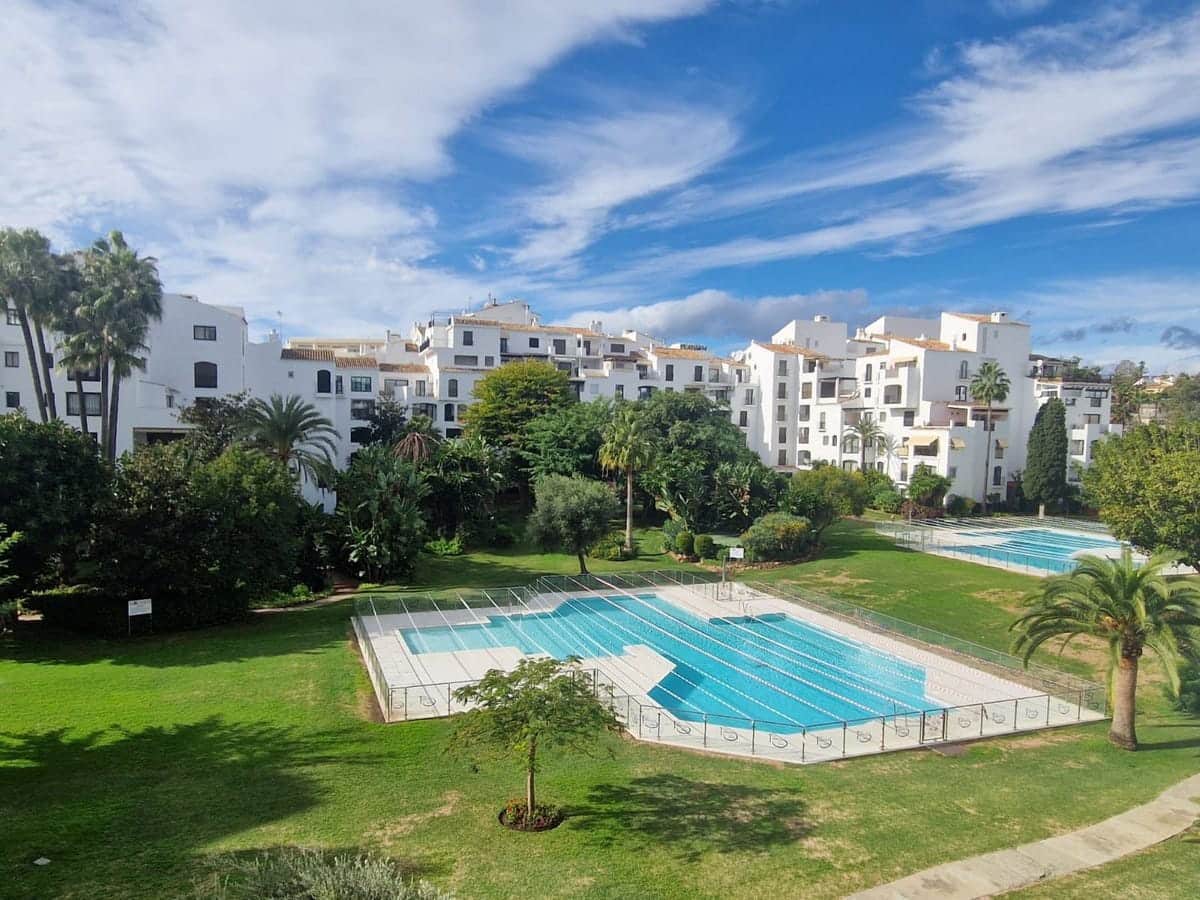2 slaapkamer Appartement te koop in Puerto Banus met zwembad - € 490.000 (Ref: 9615412)