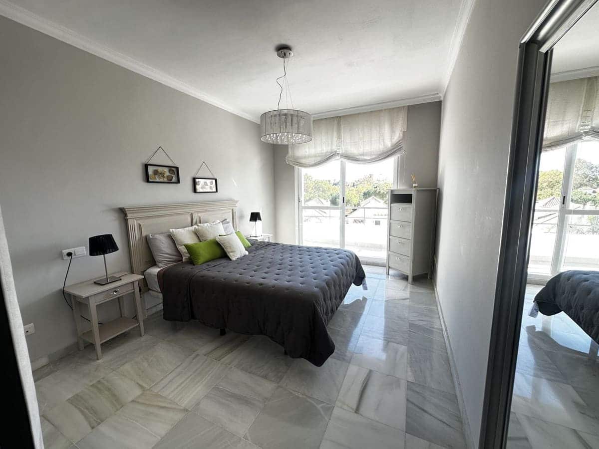 2 bedroom Apartment for sale in Marbella with pool - € 460,000 (Ref: 9615414)