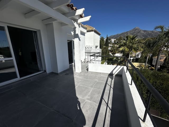 2 bedroom Apartment for sale in Marbella with pool - € 460,000 (Ref: 9615414)